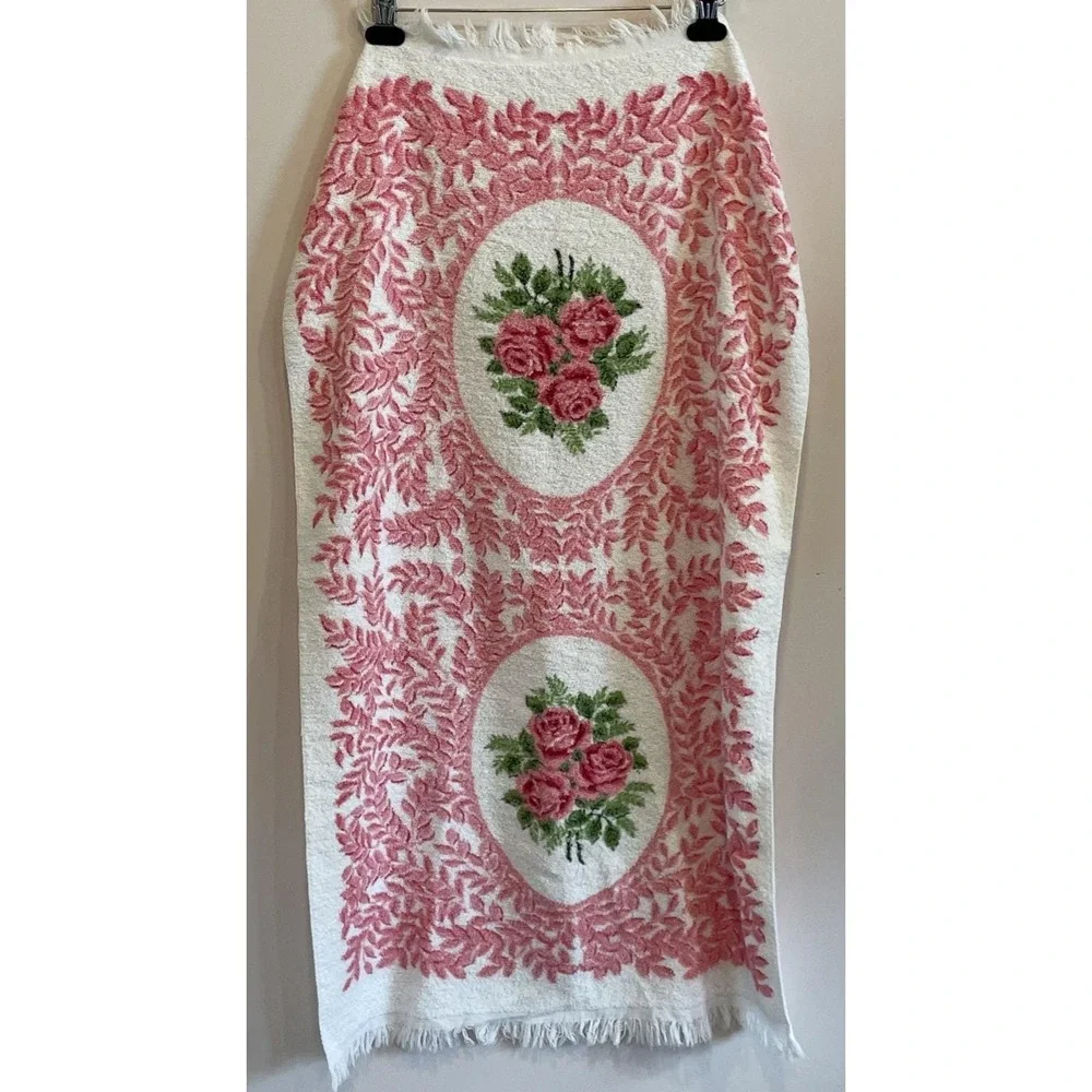 Vintage 70s Cannon Royal Family Three Roses Bath Towel Fringe Pink Retro Mod